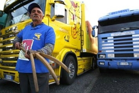 Sciopero e presidi blocco autotrasporti tir del 9 dicembre 2013