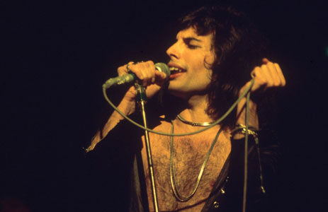 Foto per capire chi era Freddie Mercury cantante dei Queen