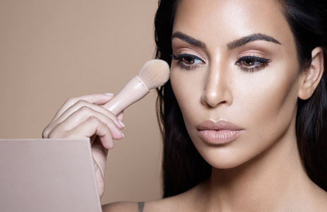 Kim Kardashian lancia un nuovo fondotinta