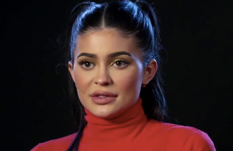 Kylie Jenner lancia sondaggio Instagram che fa infuriare i followers