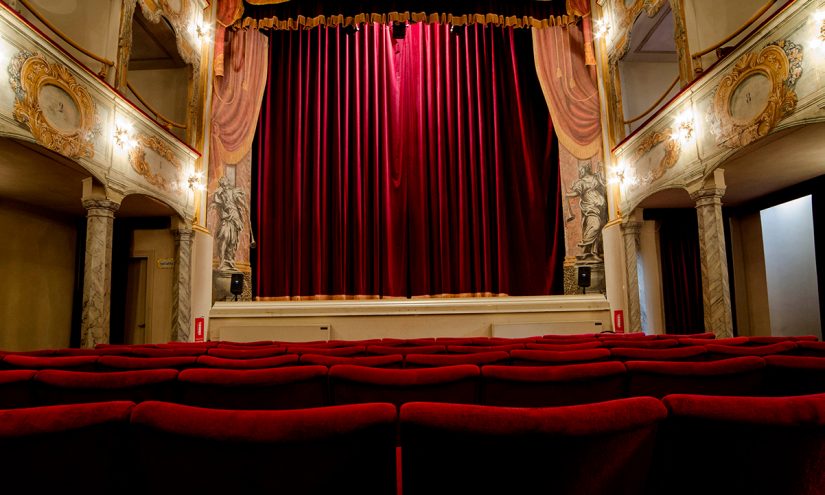 Come diventare direttore di teatro